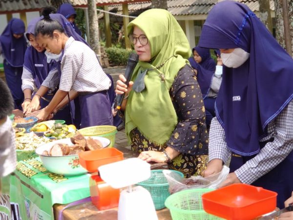 “Pengolahan Sederhana Sampah Rumah Tangga, Yang dilakukan Siswa SMP N 3 Tuntang